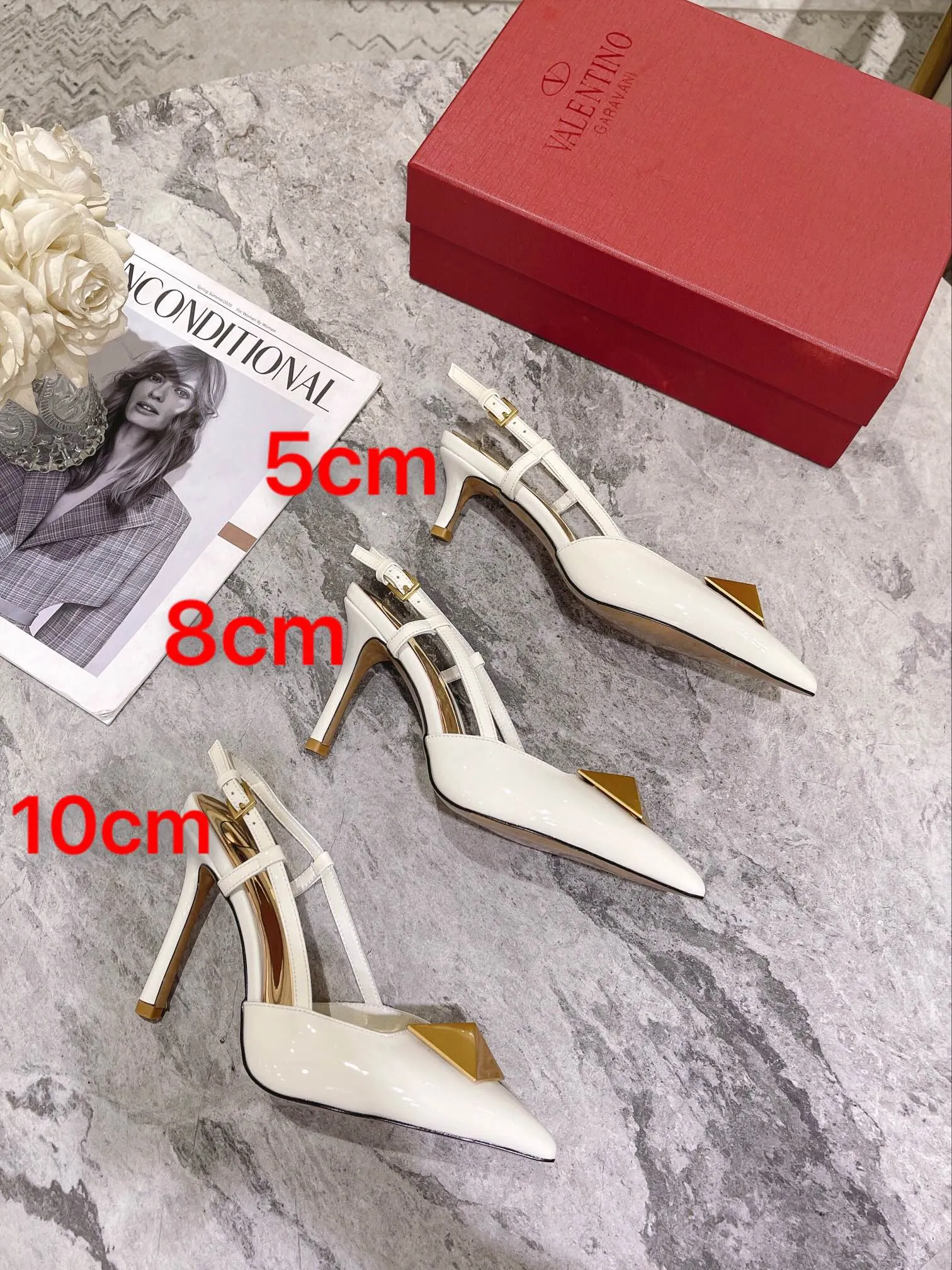 👟👟Ex-factory price 400👟👟 Genuine leather sole +40 Valentino Valentino spring and summer new rivet shoes are new☑️ —————————————— The latest golden big rivet element is full of high-end sense! Extremely fashionable Heel height: 9.5cm Upper: Matt sheepskin Lining: Sheepskin lining Outsole: Italian genuine leather outsole, rubber sole optional Color: Two styles and 8 colors available Code number: 34-41 (34 and 42 customized are not returnable)